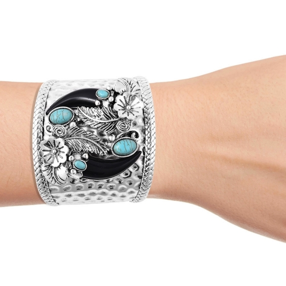 Cuff Bracelet, blue howlite crystal and silver chroma. Southwestern motif. 7.5" - Picture 3 of 6